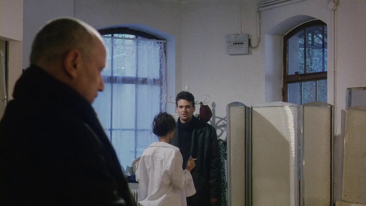 Love in Paris (1997) UnRated WEBRip Hindi + Ta Te En] 720p x264 AVC AAC 2.0 ESub.mkv.0004